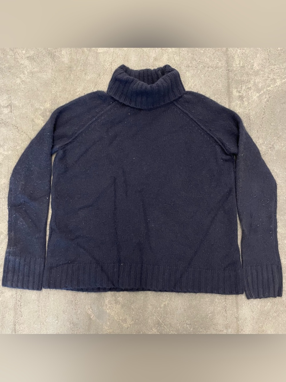 Brazeau Tricot 100% Cashmere Turtleneck Sweater Size 2 Navy Raglan Quiet Luxury